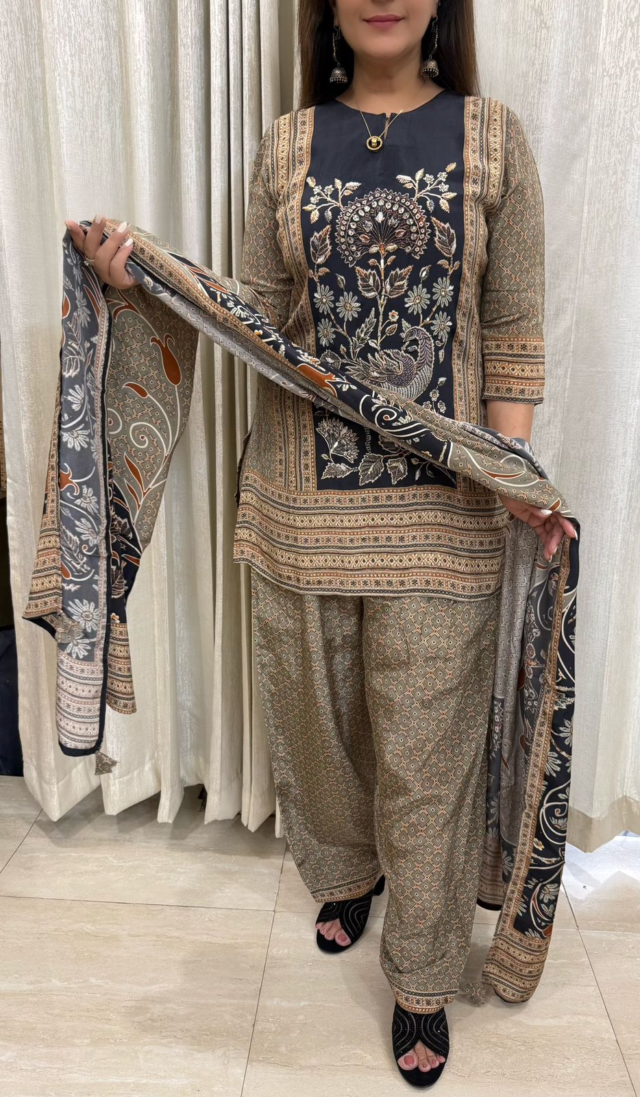 SDC-4771 Pure Crepe 3 Piece Kurti Set with Farshi Salwar