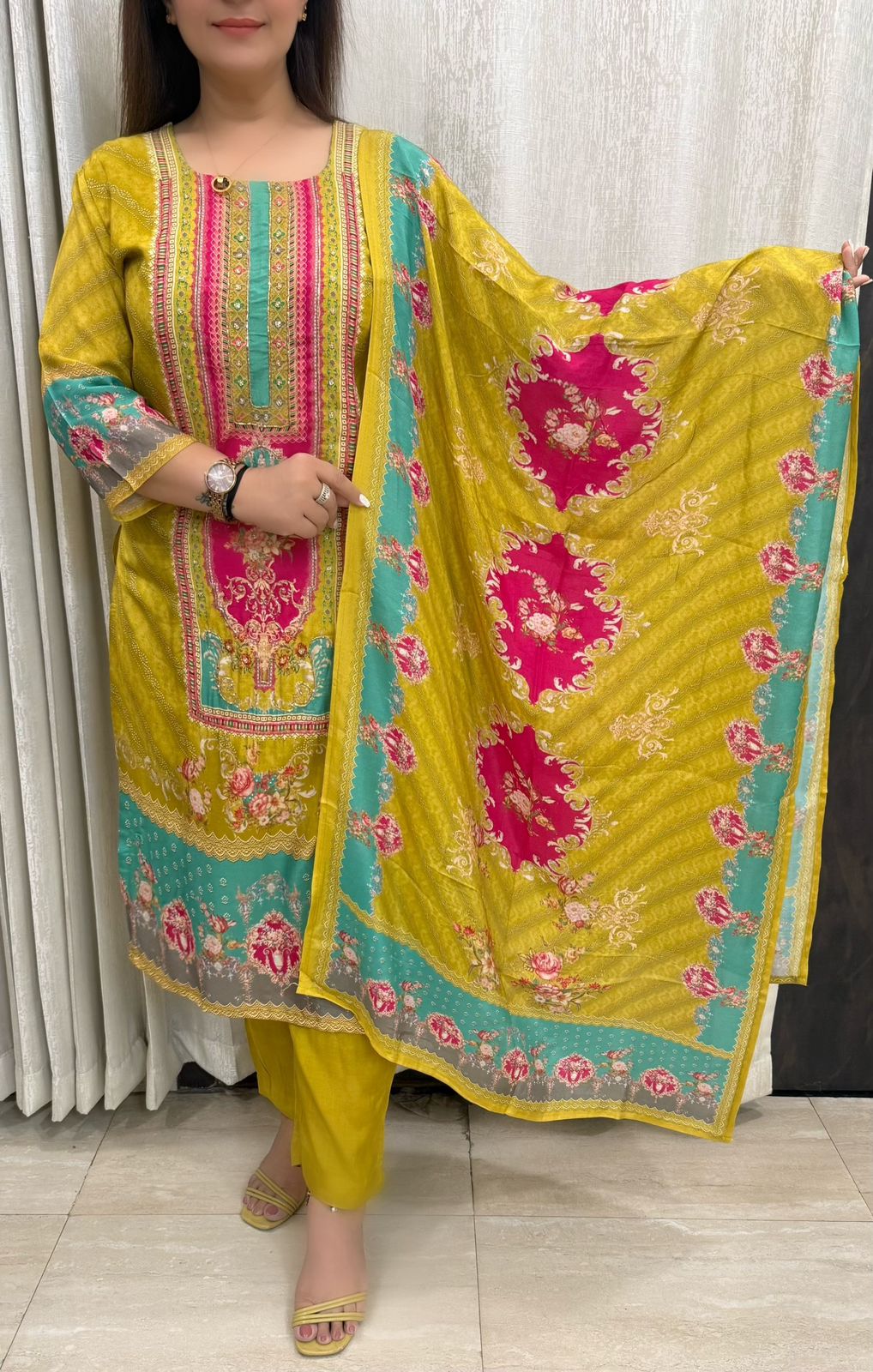 SDC-4807. Crepe 3 Piece kurti Set