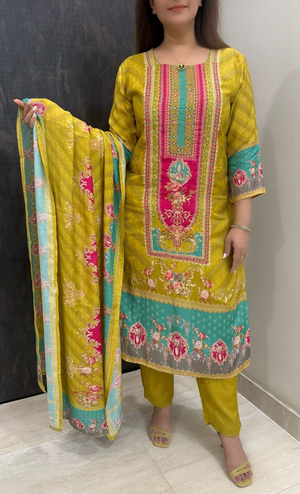 SDC-4807. Crepe 3 Piece kurti Set