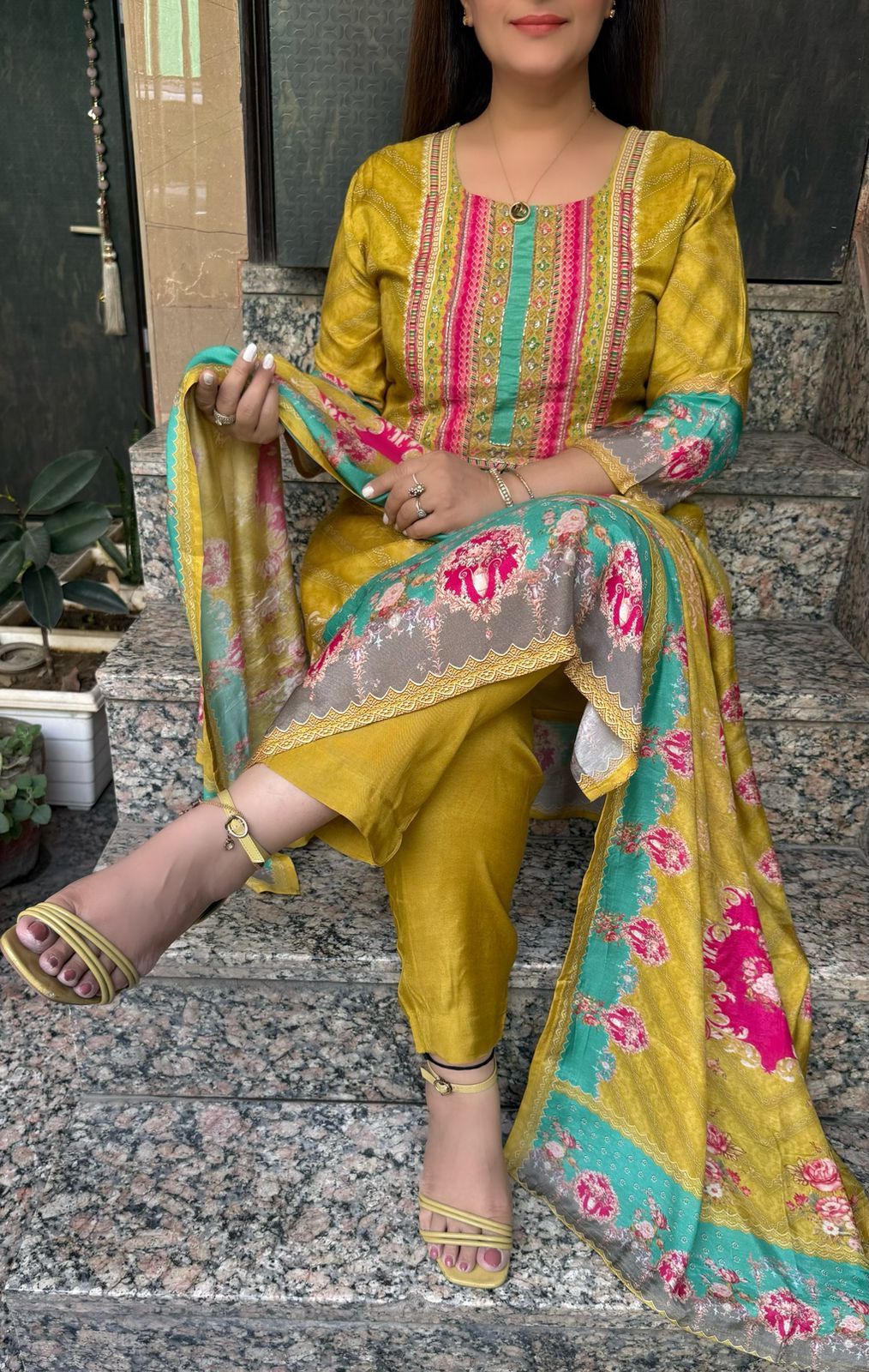 SDC-4807. Crepe 3 Piece kurti Set