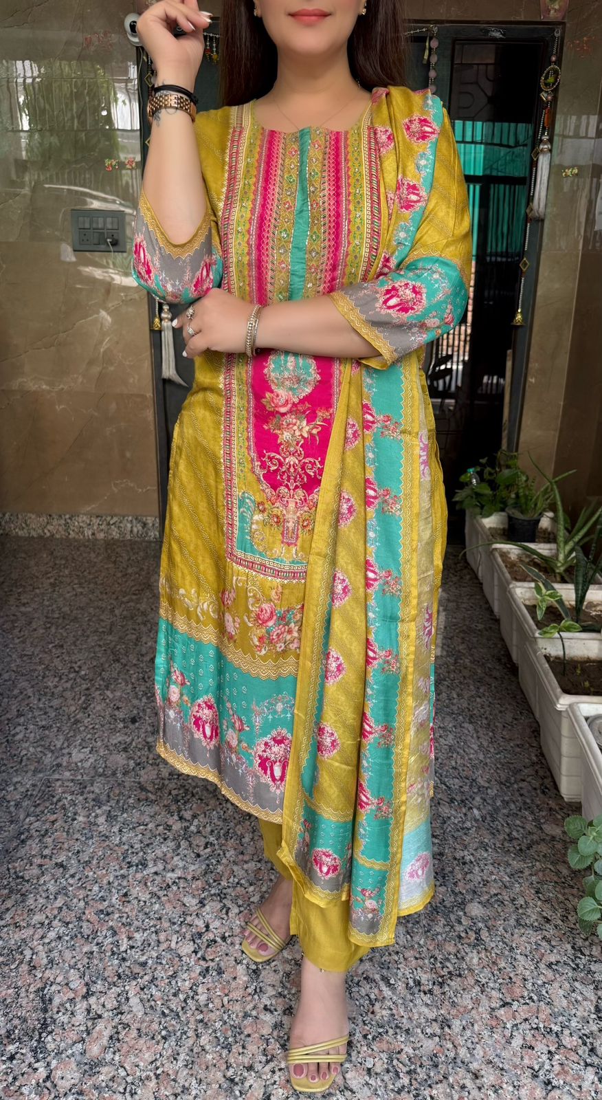 SDC-4807. Crepe 3 Piece kurti Set