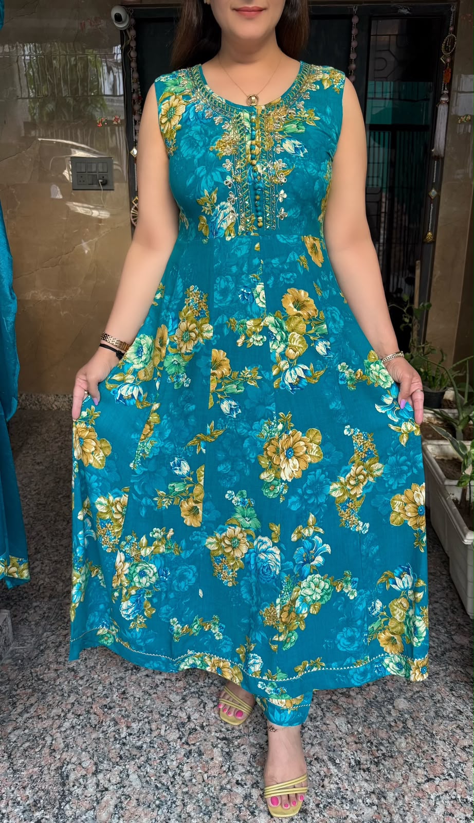 SDC-4836. Rayon 3 Piece Anarkali Kurti Set