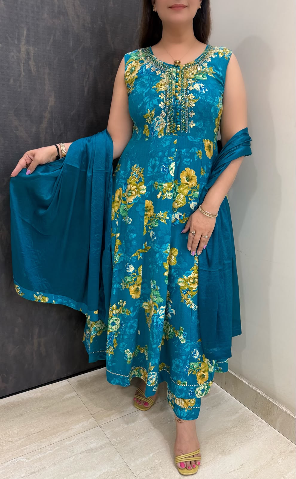 SDC-4836. Rayon 3 Piece Anarkali Kurti Set