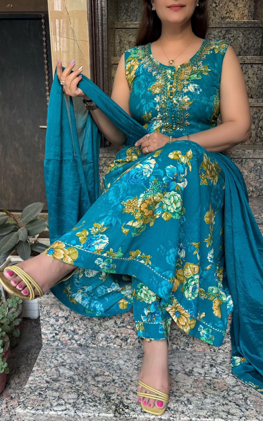 SDC-4836. Rayon 3 Piece Anarkali Kurti Set