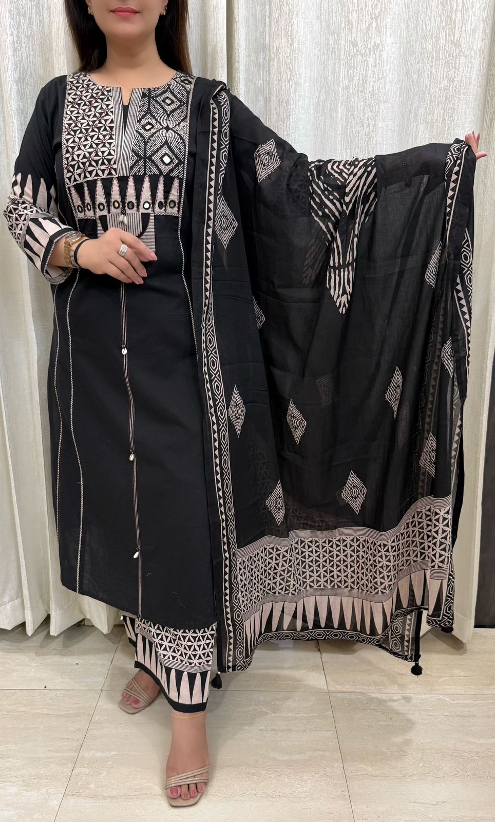 SDC-4769. Mul Cotton 3 Piece Kurti Set